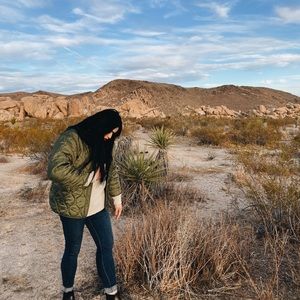 Meet your Posher, Plainivory